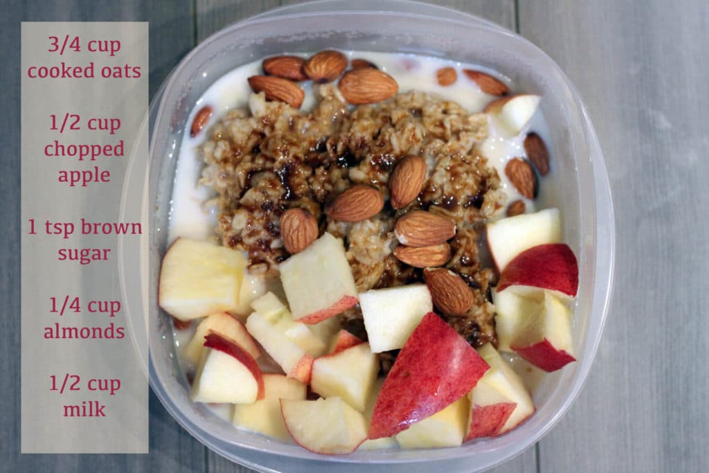 Oatmeal with almonds and apples