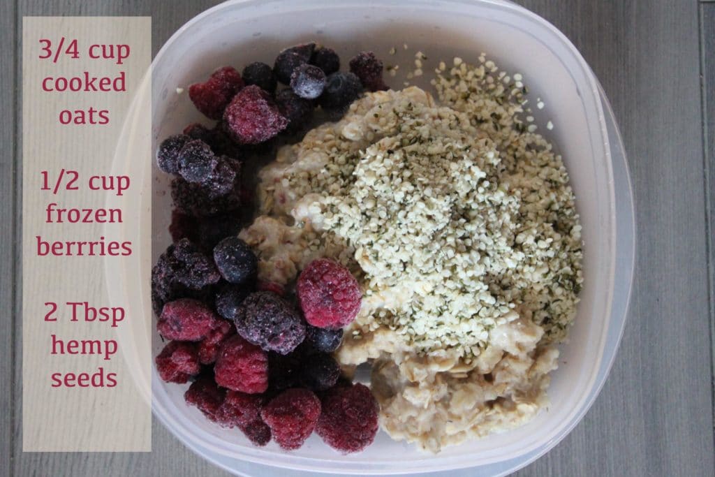 Oatmeal with berries and hemp hearts